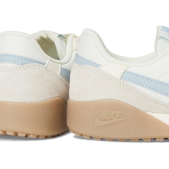 Nike Low-Top Sneakers in Cream and Light Blue - EUC - Picture 2 of 5
